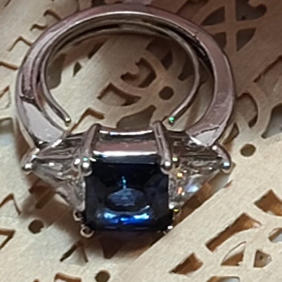 Ladies Ring for sale - Picture 6 of 14